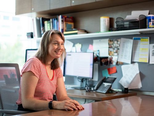 photo of Lindsay Schwarz sitting at a desk