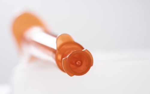 ENFit syringe with a low dose syringe tip (with moat) 