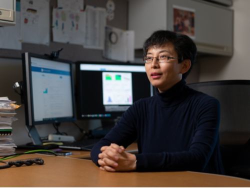 Guolian Kang at desk