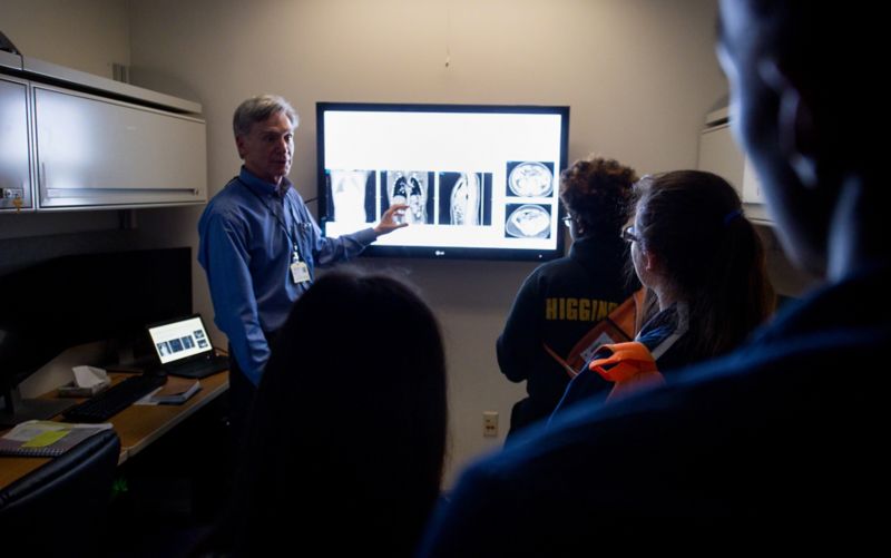 Photo of Robert Ogg, PhD, talking to students 