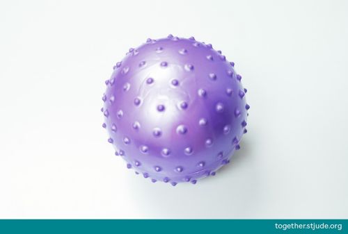 Pequeña pelota morada