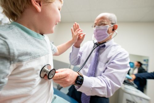 Hiroto Inaba listening to patient's heart