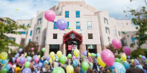 Photo of large crowd with balloons