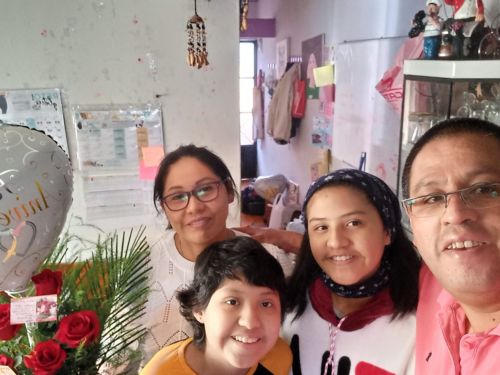 Cuando terminé todos mis bloques de quimioterapia, me dieron de alta. A mi regreso a Huancayo, mi hermanita me organizó una hermosa bienvenida. 