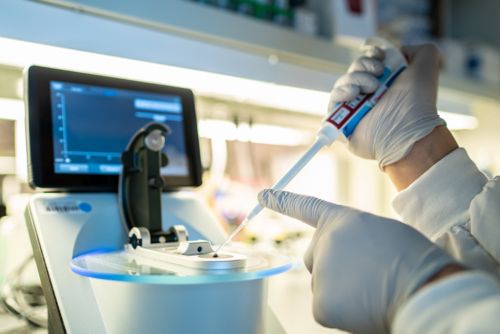 Research pipetting in lab