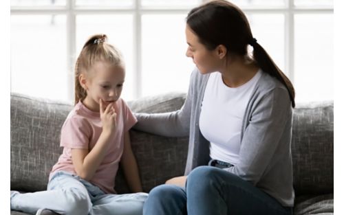 mother-talking-with-daughter