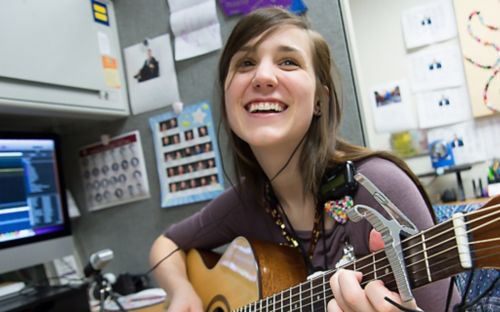 Music therapy program goes digital to reach quarantined patients