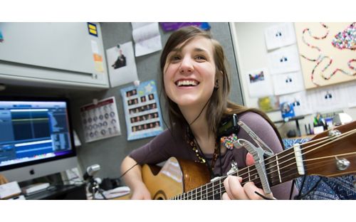 Music therapy program goes digital to reach quarantined patients