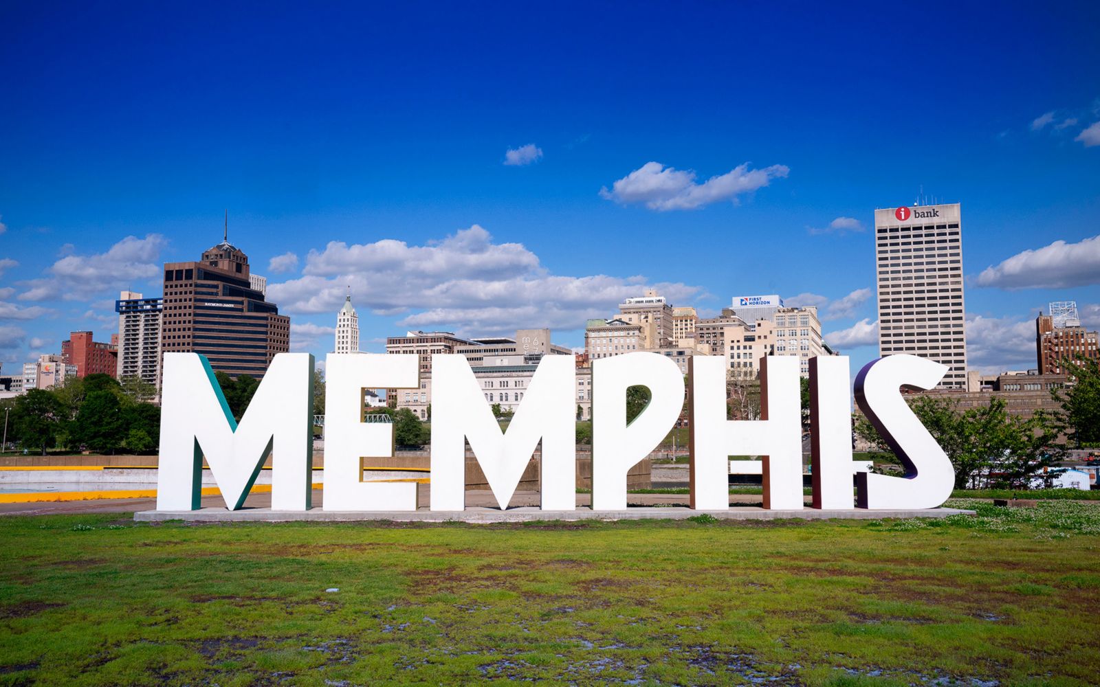 Photo of Memphis sign on Mud Island park