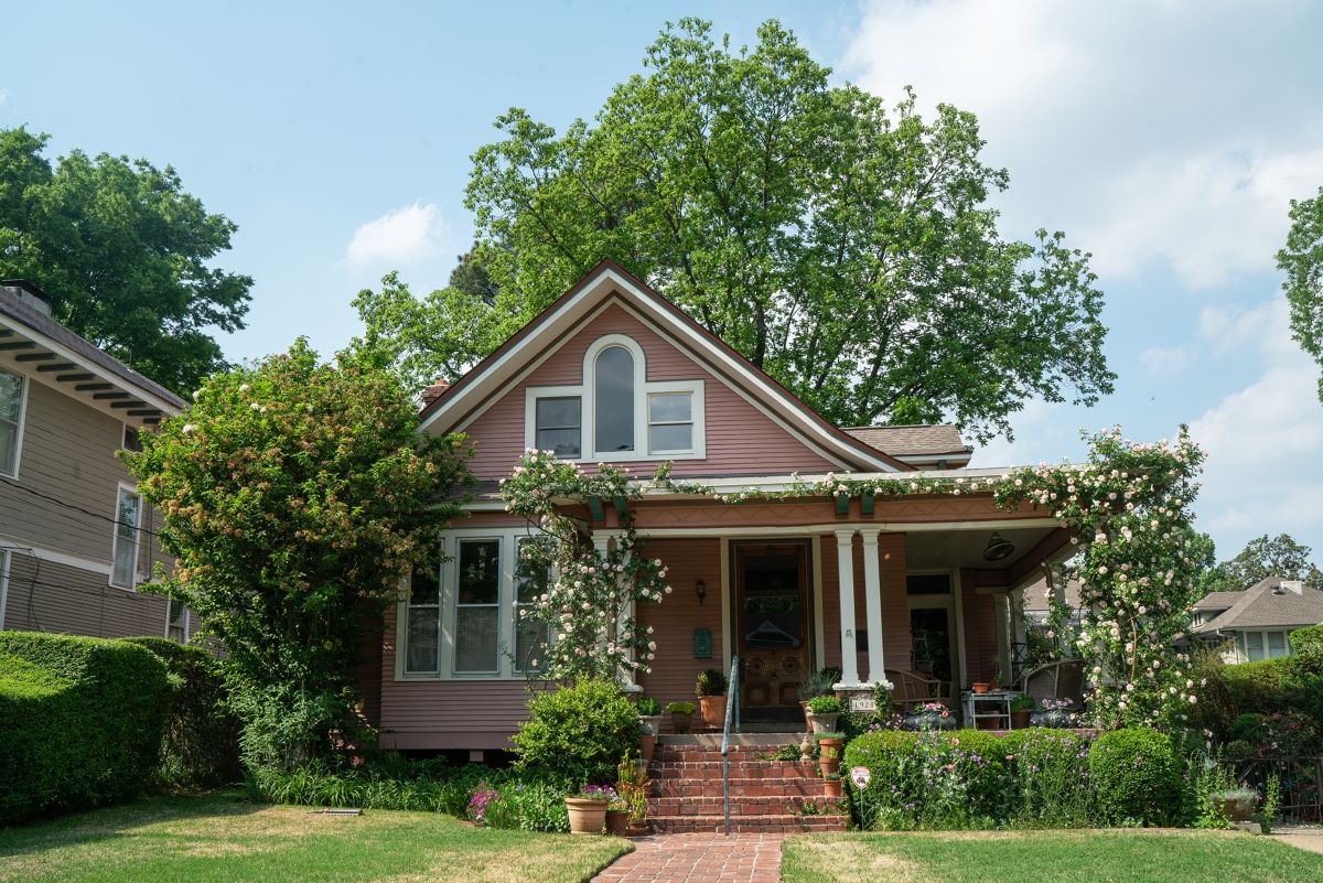 Explore the VollintineEvergreen neighborhood in Memphis, Tennessee