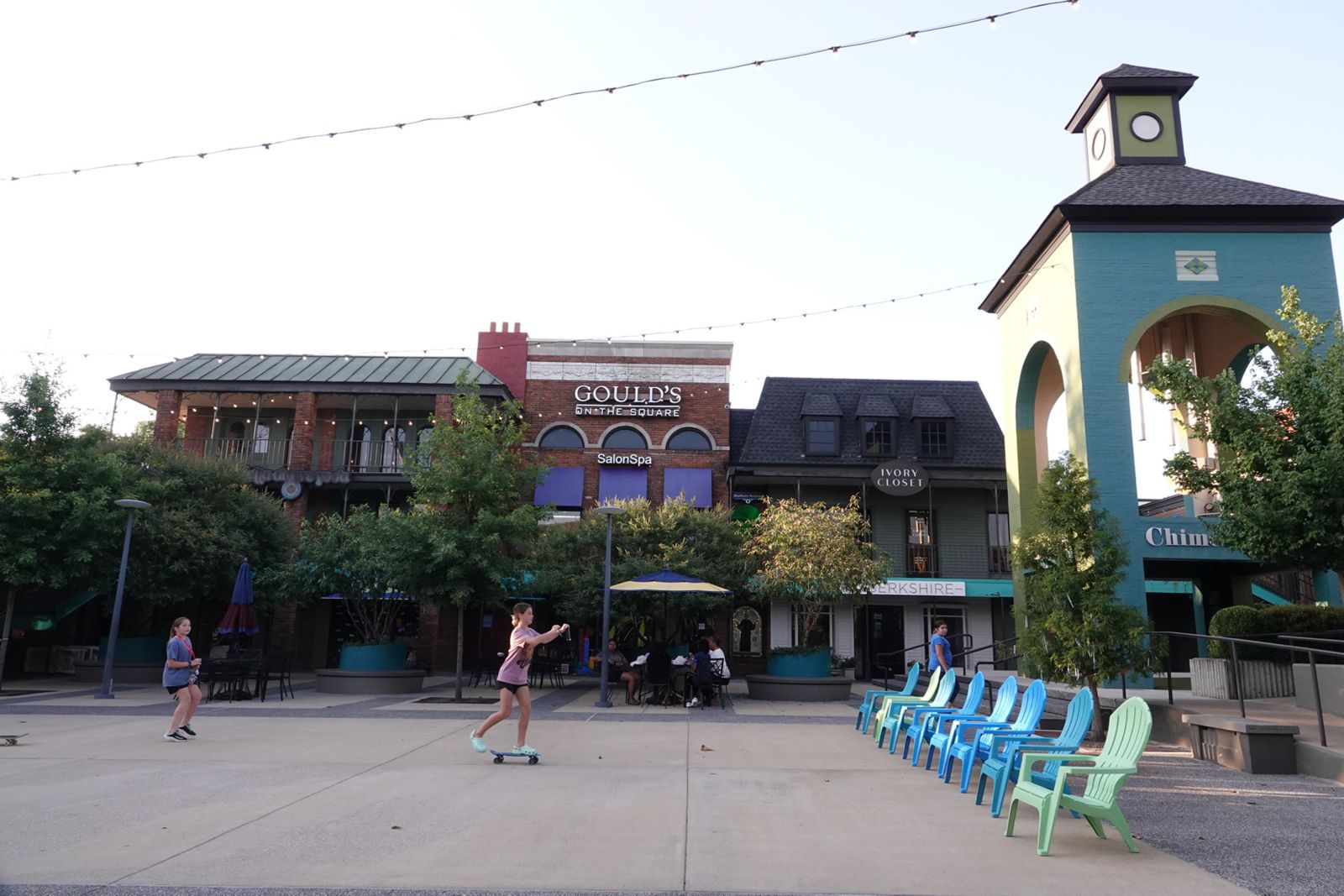 photo of courtyard behind Overton Square