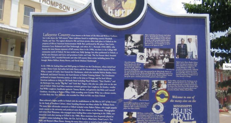 photo of historic sign for mississippi blues trail