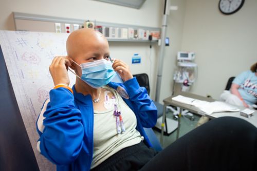 A ICSRC é um sério risco à saúde para pacientes com câncer infantil. Entre em contato com um médico imediatamente se o paciente tiver algum sinal de infecção.