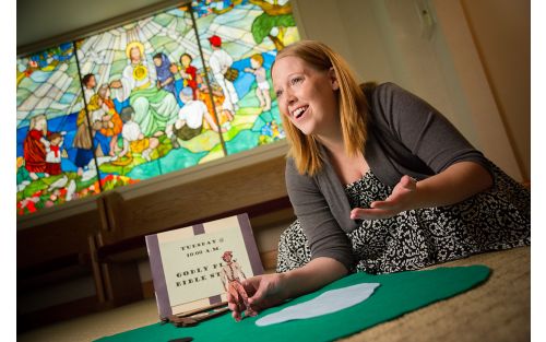 Hospital chaplain leads discussion in chapel