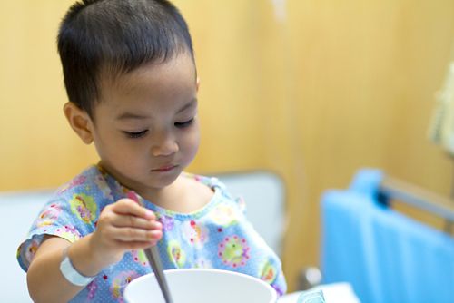 There are many reasons why children lose their appetite and have trouble eating during cancer.