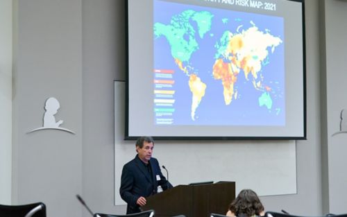 Dr. Paul Wise at a lectern