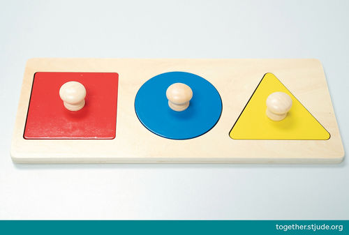 Rompecabezas con tres piezas para niños pequeños.