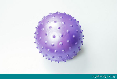 Pequeña pelota morada