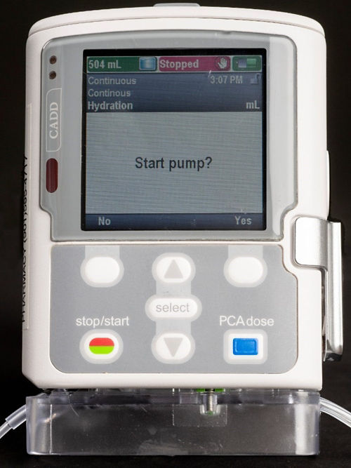 Paso 23 para programar la bomba CADD® Solis: presione yes (sí)