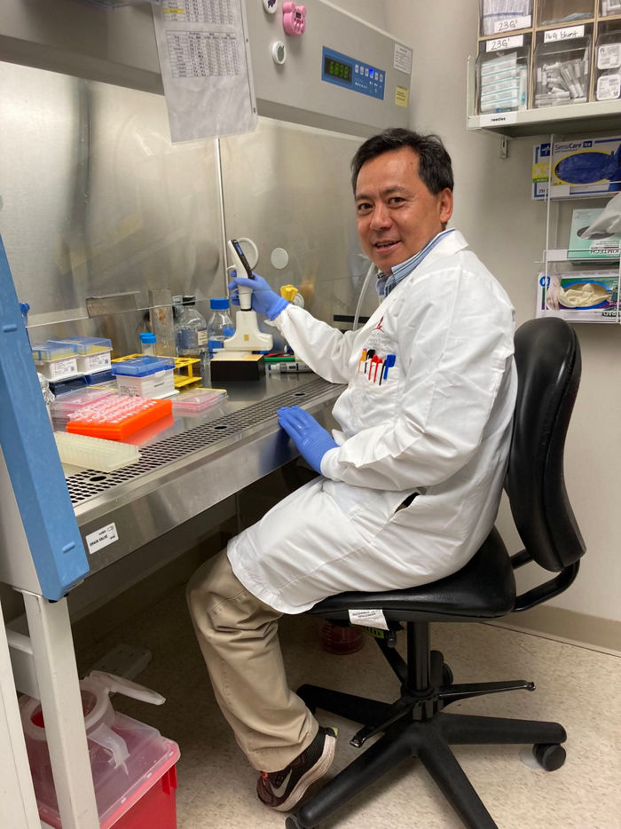 Photo of Dr. Guoqing Du