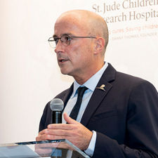 A speaker at St. Jude presenting scientific findings