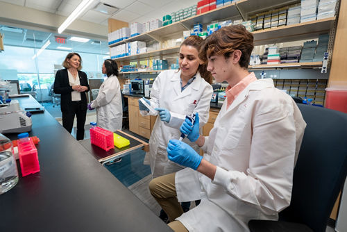 Heather Mefford and lab members