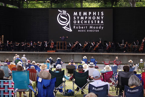 Outdoor crowd watches Memphis Symphony perform
