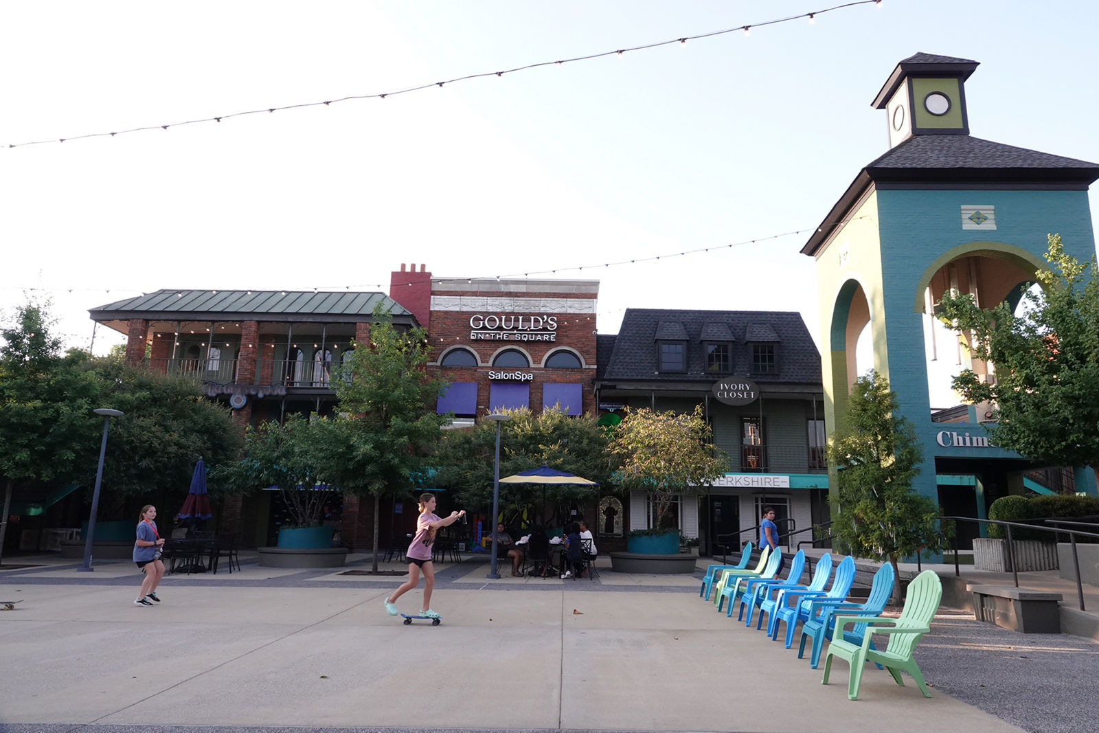 photo of courtyard behind Overton Square